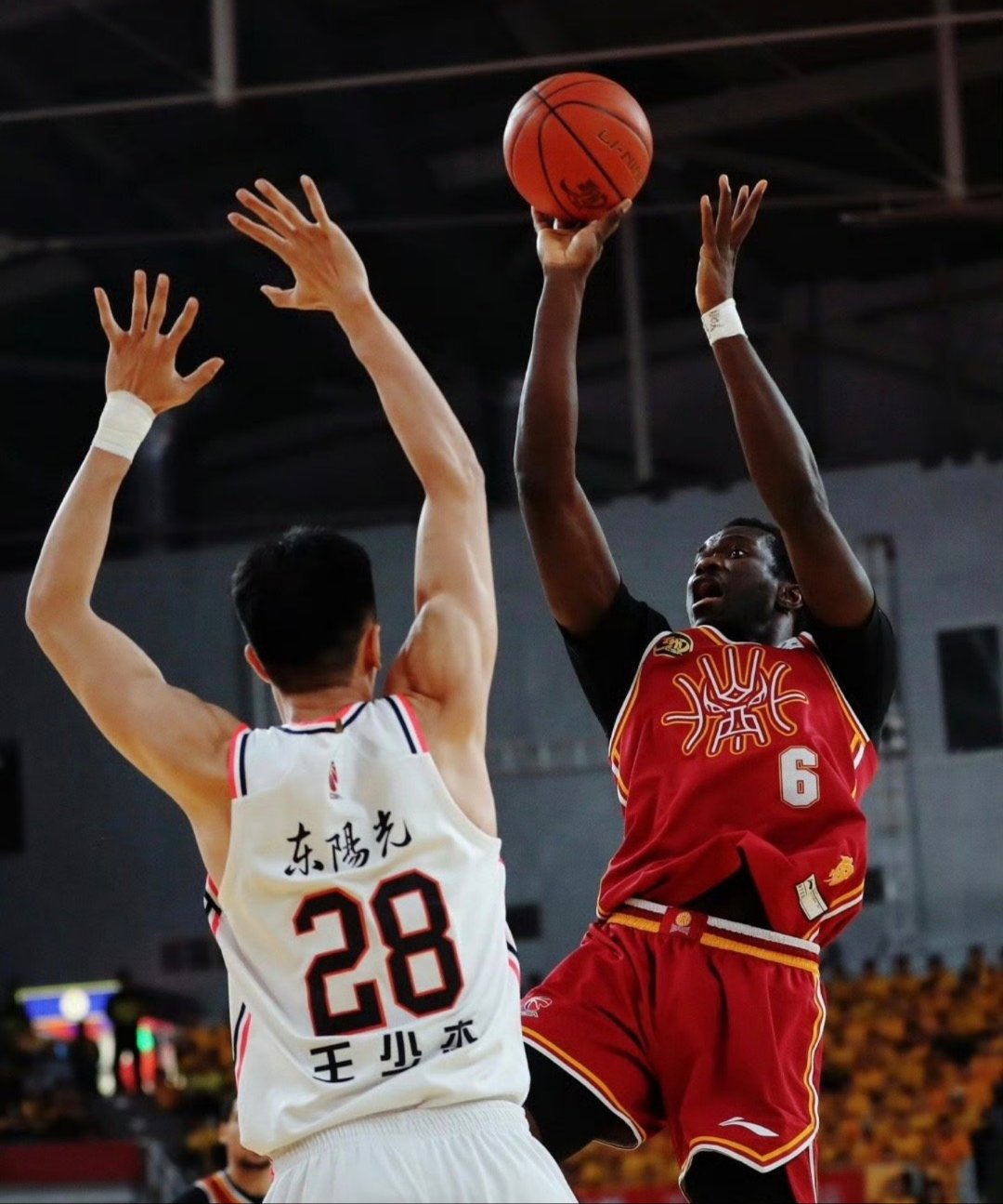 爱游戏电竞-赛后CBA季后赛焦点战；巴黎圣日耳曼扳平良机；质疑声仍在；球探报告显示潜力