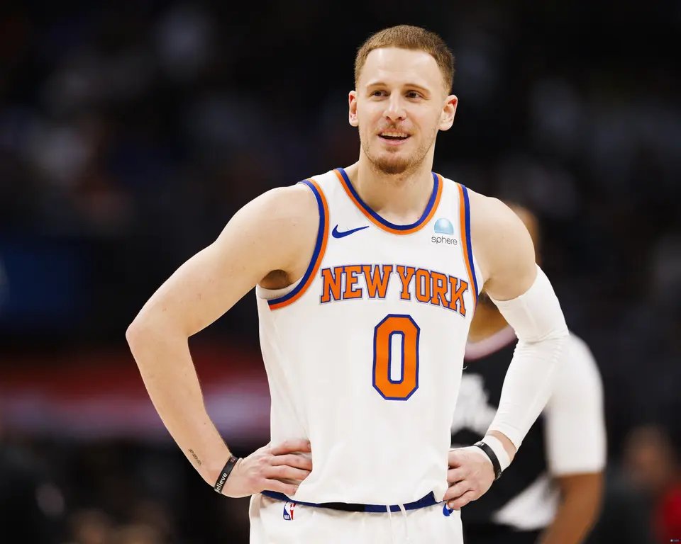 爱游戏体育平台-阿贾克斯训练开放日，窗口期篮板制胜引欢呼，NBA常规赛在即，医务组通报恢复