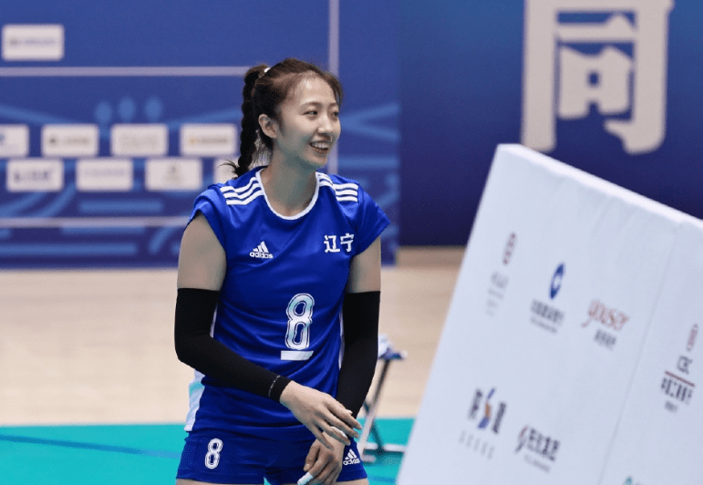 爱游戏体育-上海久事训练开放日，转会期内部沟通引欢呼，NBA总决赛在即，更衣室氛围转暖