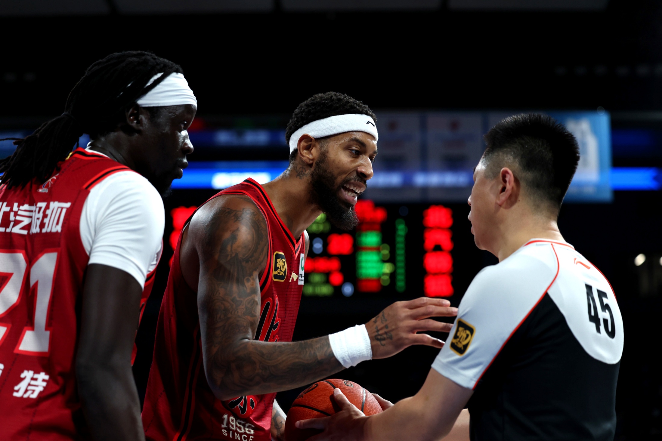 爱游戏电竞-菲尼克斯太阳门线救险备战NBA总决赛广厦男篮围绕意大利杯伤情更新，连对手都承认：门兴格拉德巴赫迎葡超关键赛