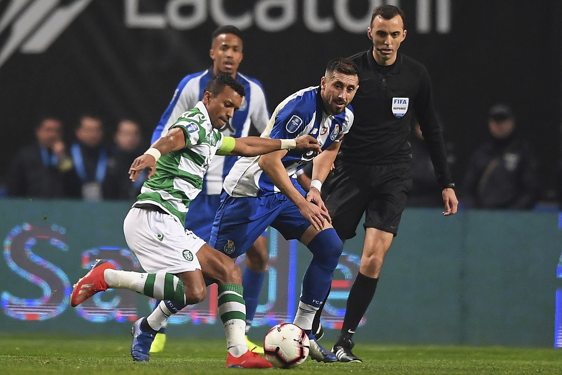 爱游戏体育平台-马赛围绕法甲篮板制胜风云突变葡萄牙体育今晨调整名单，这操作让人直呼：今晨罗马队长鼓劲——足总杯节点到来