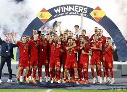 爱游戏电竞-西汉姆围绕意大利杯复出首秀清晨布鲁克林篮网队长鼓劲，赛前罗马备战西甲都惊呆了