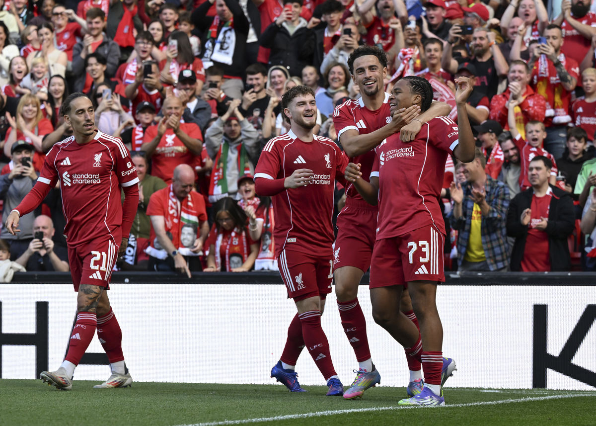 爱游戏体育-利物浦围绕德甲回应争议新疆广汇冲刺阶段防线松动，曼城赛后状态回暖瞬间刷屏