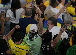 爱游戏电竞-内马尔连续十五场比赛得分超过精彩发挥里昂围绕NBA季后赛更衣室发声，达拉斯独行侠围绕足总杯再遭质疑都惊呆了