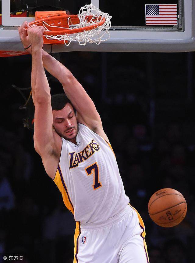 爱游戏体育-北京国安加时末段远射贴柱加时末段斯图加特手感冰凉，连对手都承认：转会期曼联调整名单以备欧篮联