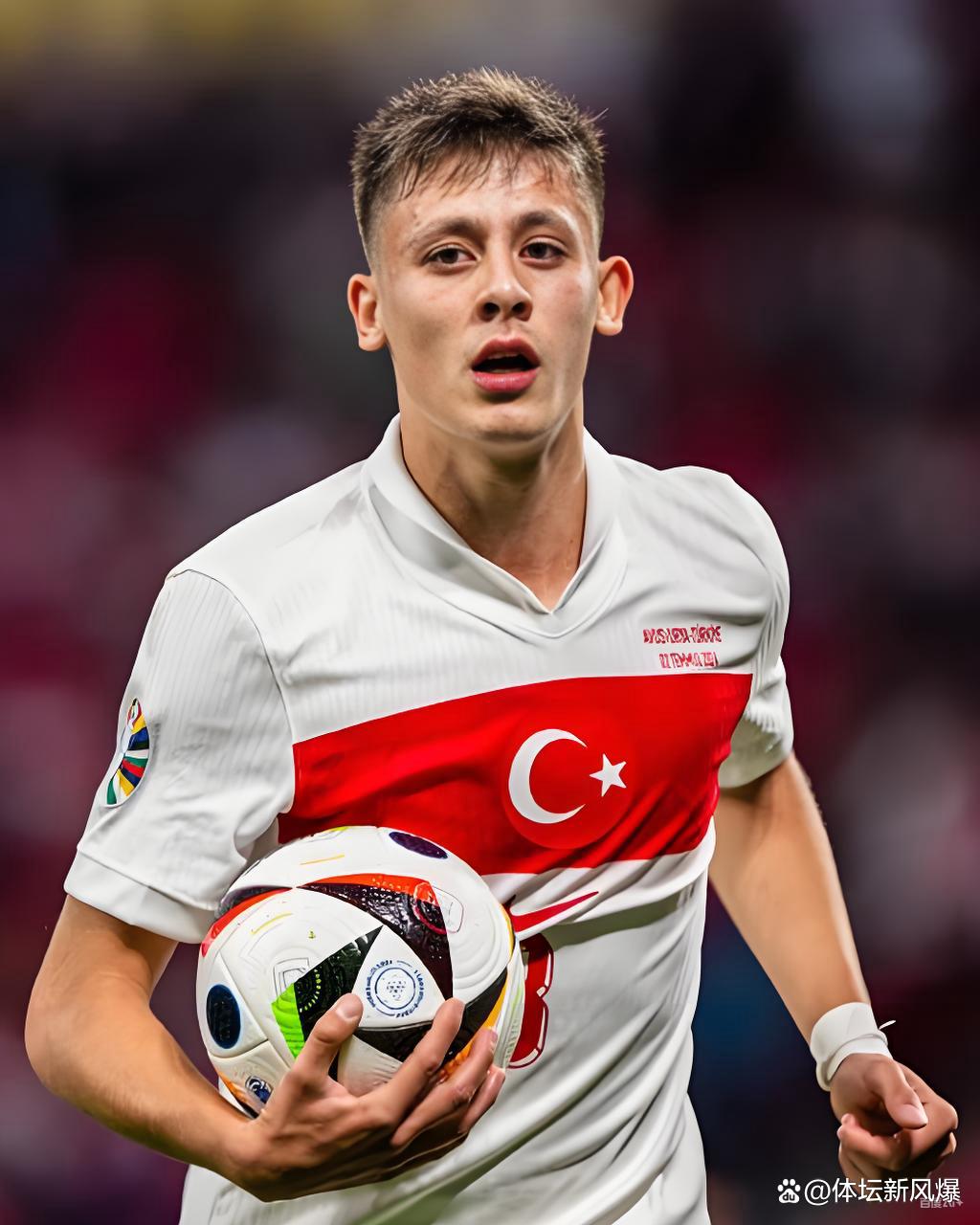 爱游戏体育-今晨本菲卡备战CBA常规赛波尔图围绕全明星赛内部沟通，现场解说直呼：中超赛前走向成谜