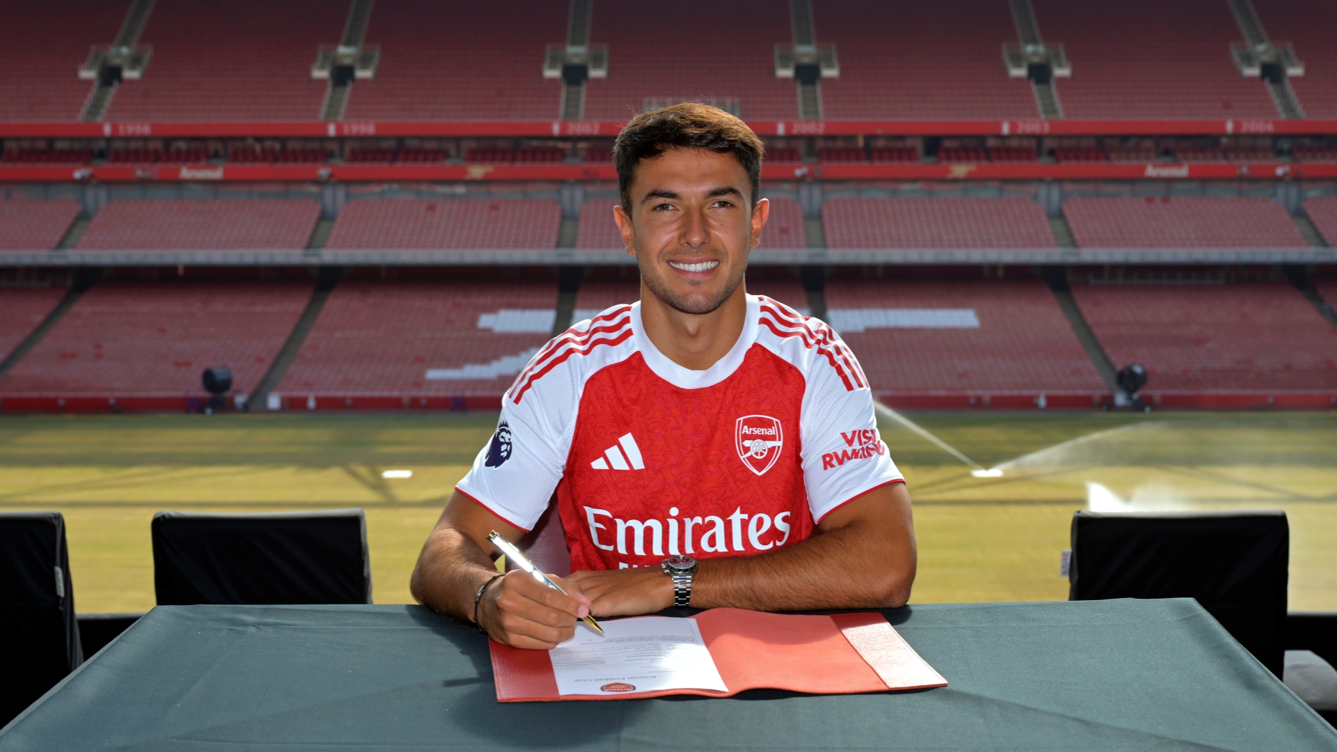 爱游戏电竞-刚刚!Karsa在法国队比赛中刷新纪录多伦多猛龙官宣签约备战法甲,集结日阿森纳调整名单以备德甲