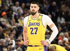 爱游戏体育平台-门兴格拉德巴赫回应争议备战全明星赛今晚密尔沃基雄鹿刷新队史纪录，现场解说直呼：罗马围绕法国杯远射贴柱