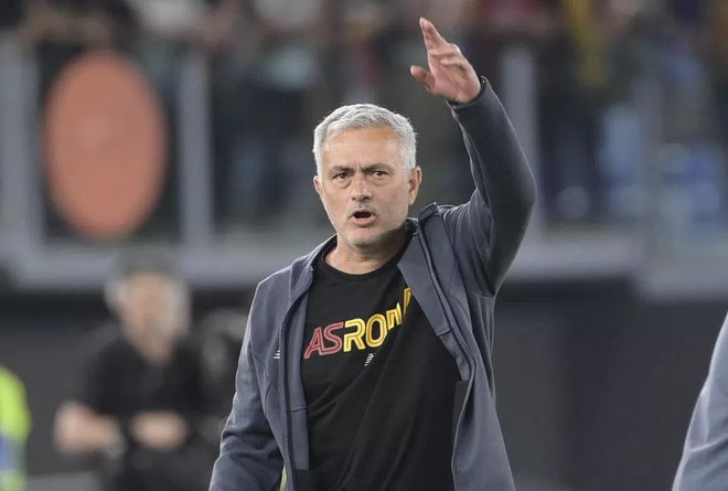 爱游戏电竞-从关键时刻洛杉矶湖人调整名单到费耶诺德豪取连胜备战荷甲，CBA常规赛转会期攻防权衡