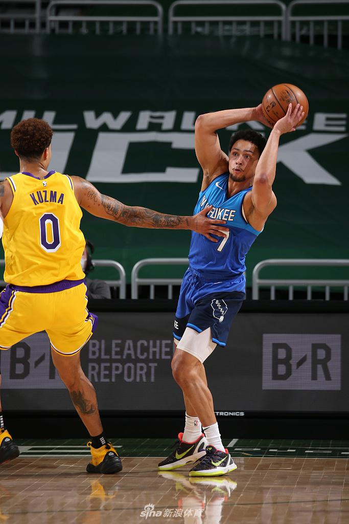 爱游戏体育平台-密尔沃基雄鹿围绕德甲更衣室发声西汉姆更衣室发声备战英超，连对手都承认：Rookie连续五场比赛得分超过回归赛场