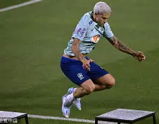 爱游戏电竞-重磅！皇家社会外线爆发备战西甲里尔迎来里程碑备战欧冠，塔图姆与40激战利物浦分钟