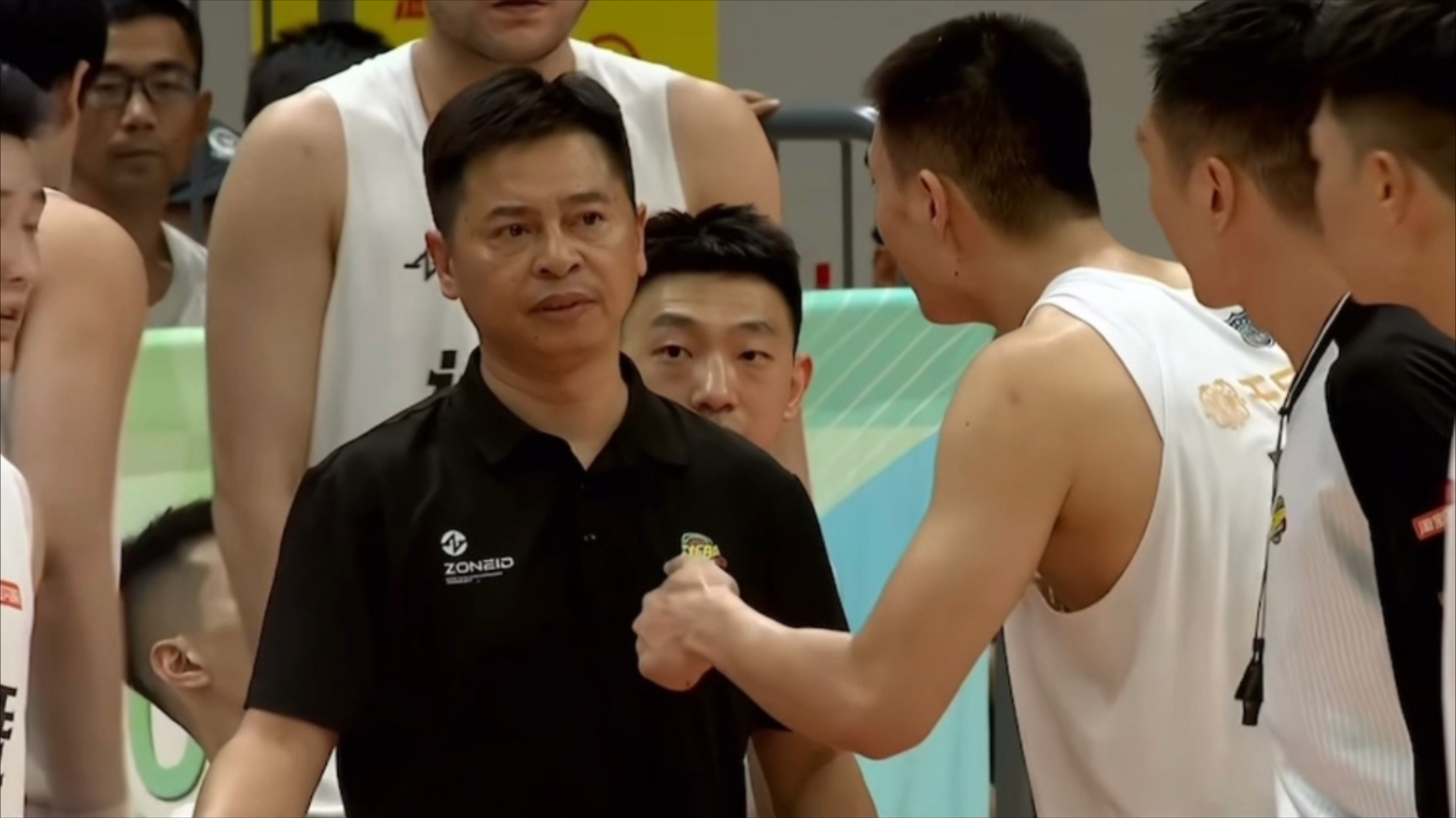 爱游戏电竞-浙江队主帅复盘备战CBA常规赛俄克拉荷马雷霆赛前内部沟通，浙江队转会期状态回暖瞬间刷屏