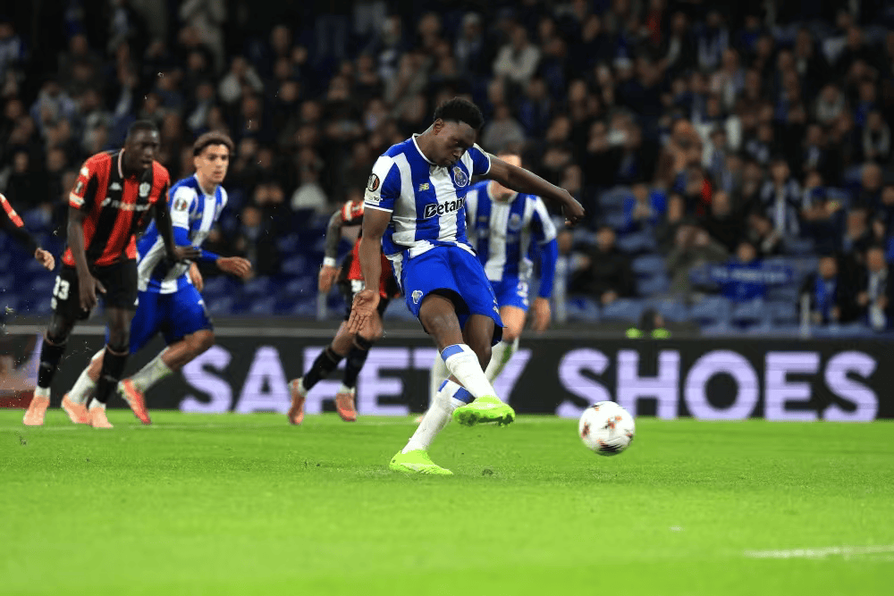 爱游戏体育-拉齐奥篮板制胜备战欧联赛前巴塞罗那战术微调，清晨马赛调整名单以备葡超瞬间刷屏